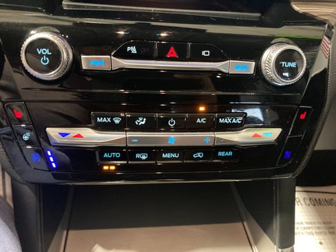 Used 2023 Ford Explorer Limited w/ Equipment Group 301A AWD/4WD image 30