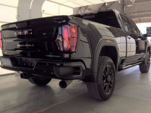 Used 2021 GMC Sierra 2500 Denali w/ Denali Black Diamond Edition AWD/4WD image 8
