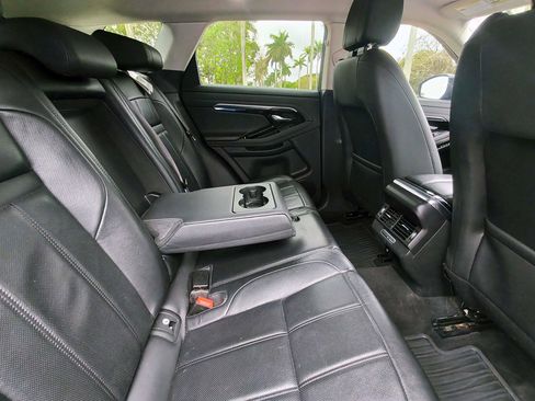 Used 2020 Land Rover Range Rover Evoque SE image 32
