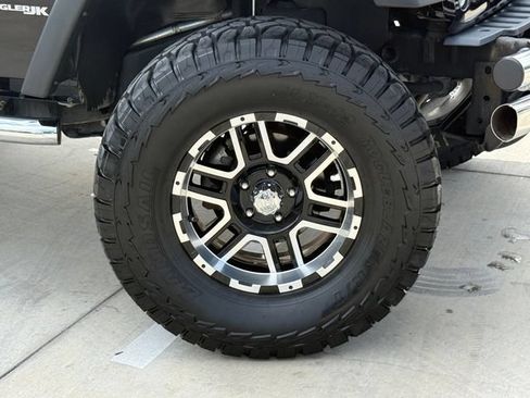 Used 2018 Jeep Wrangler Sport AWD/4WD image 2