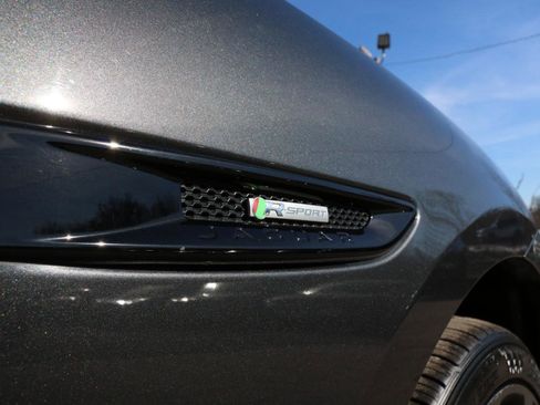 Used 2018 Jaguar F-PACE R-Sport image 9