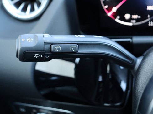 Used 2025 Mercedes-Benz GLA 250 image 35