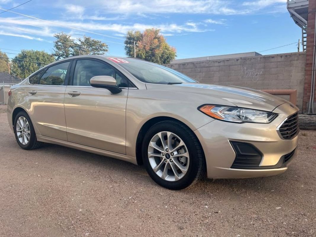 Used 2019 Ford Fusion SE FWD image 1