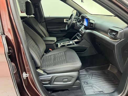 Used 2020 Ford Explorer XLT w/ Comfort Package image 35