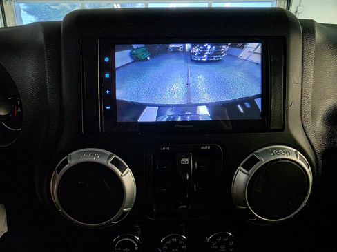 Used 2013 Jeep Wrangler Unlimited Sahara w/ Dual Top Group AWD/4WD image 30