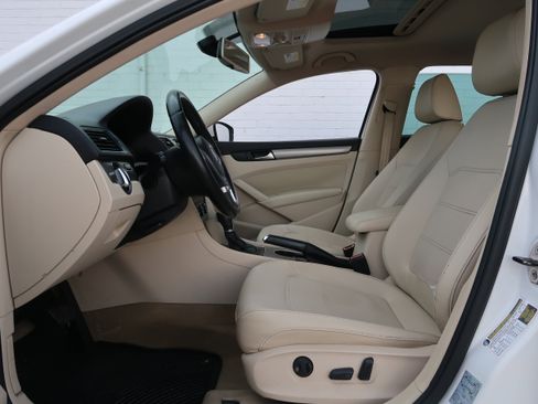 Used 2014 Volkswagen Passat TDI SE image 26