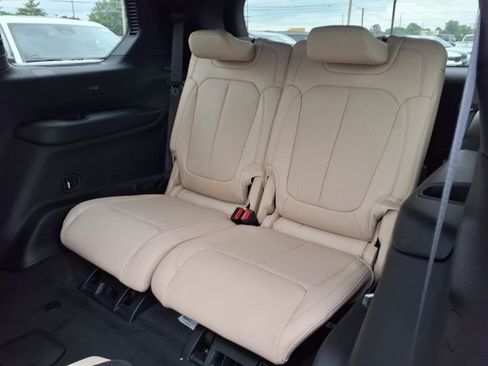 New 2025 Jeep Grand Cherokee L Limited w/ Luxury Tech Group II image 17