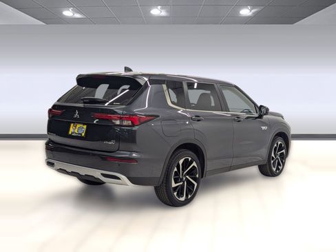 Used 2025 Mitsubishi Outlander SE image 7