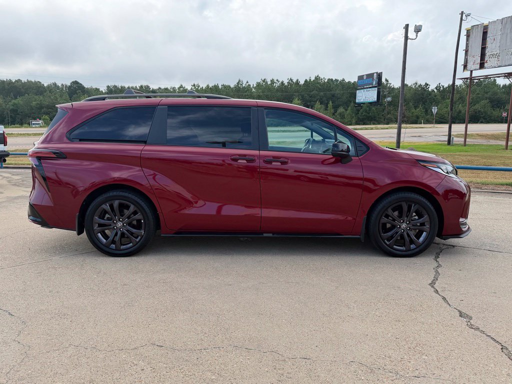 Used 2025 Toyota Sienna XSE w/ XSE Plus Package FWD image 7