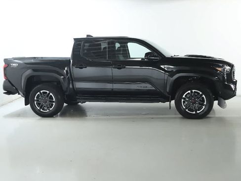 Used 2025 Toyota Tacoma TRD Sport AWD/4WD image 11