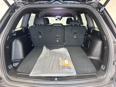 New 2025 Jeep Grand Cherokee Limited w/ Black Appearance Package image 13