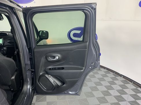 Used 2022 Jeep Renegade Latitude image 36