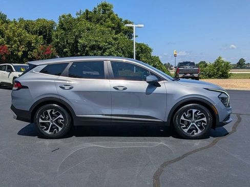 Used 2025 Kia Sportage EX FWD image 8