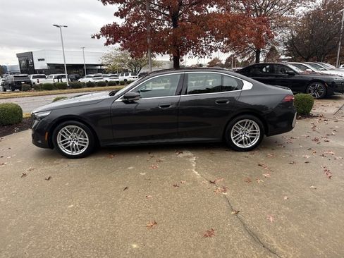 Certified 2024 BMW 530i xDrive w/ Convenience Package image 2
