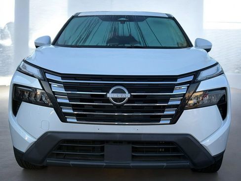 Used 2024 Nissan Rogue SV image 2