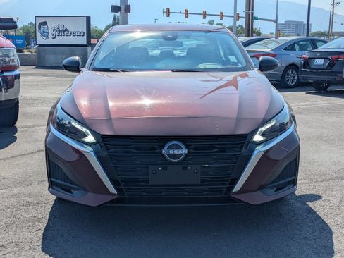 Used 2025 Nissan Altima 2.5 SV FWD image 10