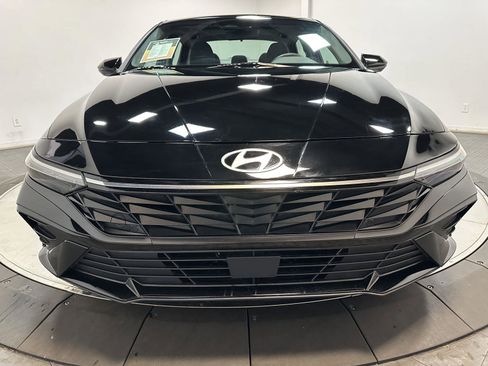 Used 2025 Hyundai Elantra SEL FWD image 5