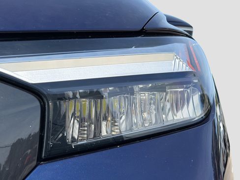 Used 2024 Audi Q4 e-tron Premium image 9