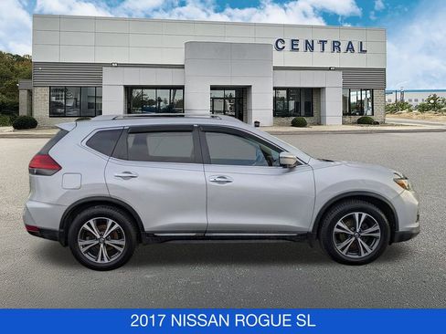 Used 2017 Nissan Rogue SL w/ SL Premium Package image 9