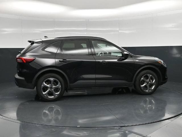 Certified 2025 Ford Escape ST-Line Select AWD/4WD image 2
