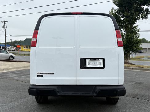 Used 2025 Chevrolet Express 2500 Extended RWD image 4