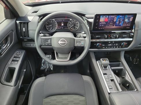 Used 2026 Nissan Pathfinder SV image 17