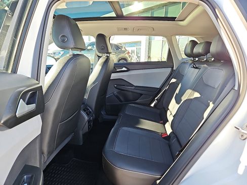 Used 2022 Volkswagen Taos SE image 9