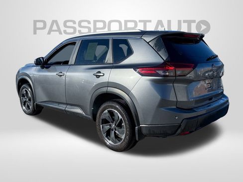 Used 2024 Nissan Rogue SV w/ SV Premium Package image 5