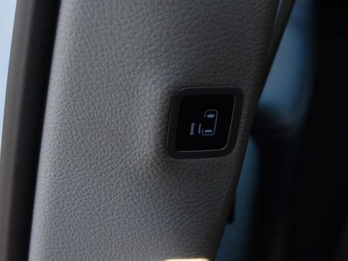 Used 2024 Chrysler Pacifica Touring-L w/ Uconnect Theater Family Group image 26