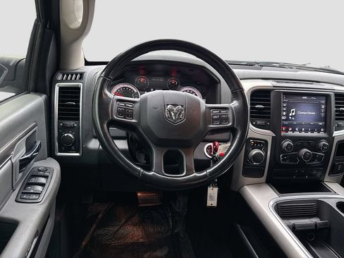 Used 2020 RAM 1500 Classic SLT w/ Luxury Group RWD image 21