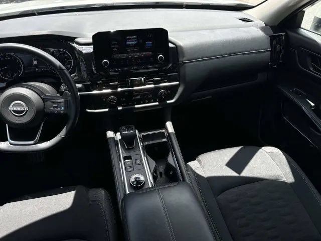 Certified 2025 Nissan Pathfinder SV AWD/4WD image 16