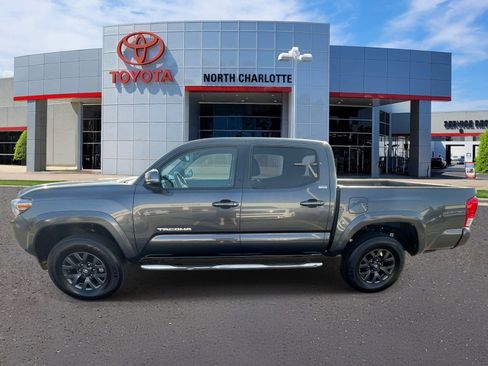Used 2023 Toyota Tacoma SR5 w/ Technology Package image 5