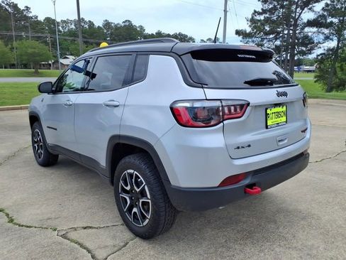 Used 2024 Jeep Compass Trailhawk AWD/4WD image 4