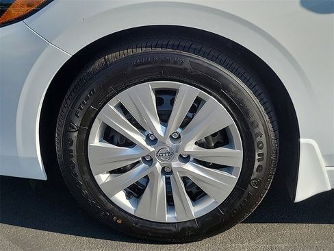 New 2025 Nissan Sentra S w/ Lighting Package image 17