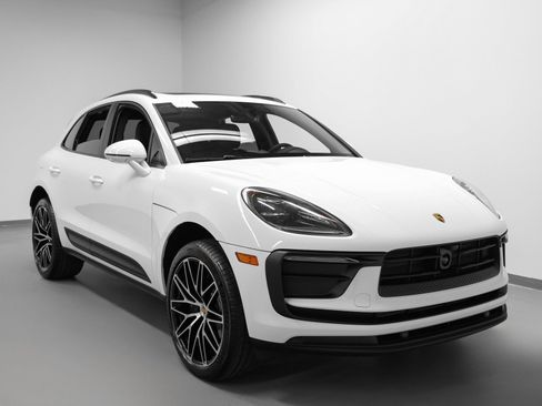 Certified 2026 Porsche Macan image 10