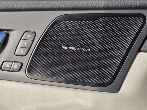 Certified 2023 Volvo XC60 B5 Ultimate w/ Climate Package image 35