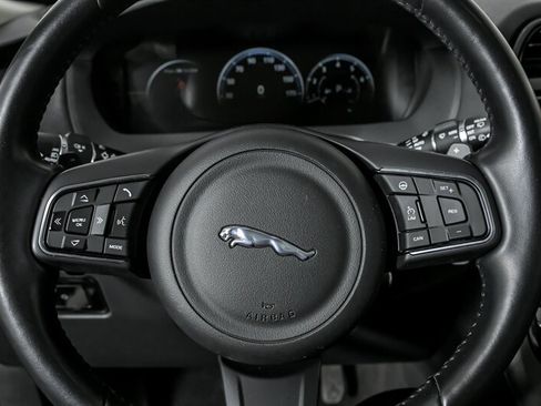 Used 2017 Jaguar F-PACE Prestige image 25