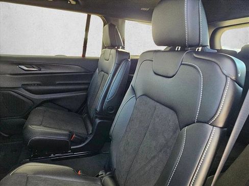 New 2025 Jeep Grand Cherokee L Altitude image 15
