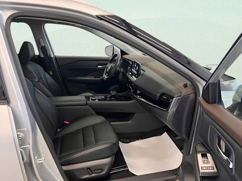 Used 2023 Nissan Rogue SL w/ SL Premium Package image 15