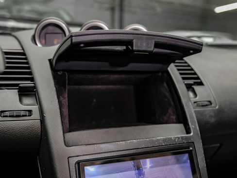 Used 2005 Nissan 350Z Touring RWD image 24