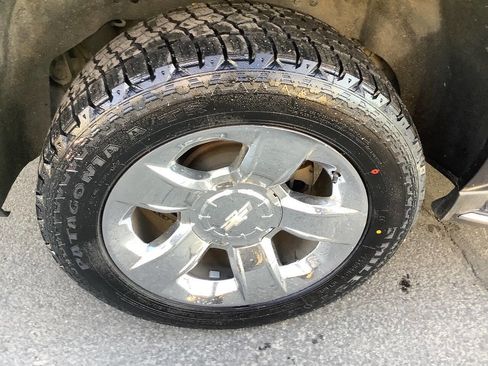 Used 2015 Chevrolet Suburban LTZ image 23