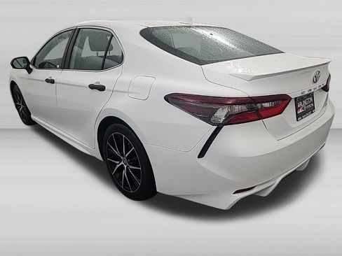 Used 2022 Toyota Camry SE FWD image 6