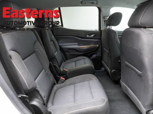 Used 2022 GMC Acadia SLE image 25