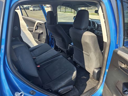 Used 2017 Toyota RAV4 LE image 20