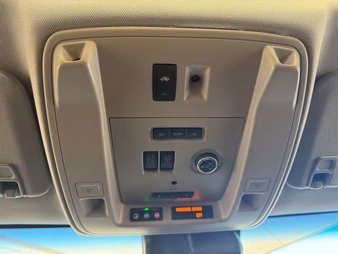 Used 2017 Cadillac Escalade ESV Premium Luxury image 20