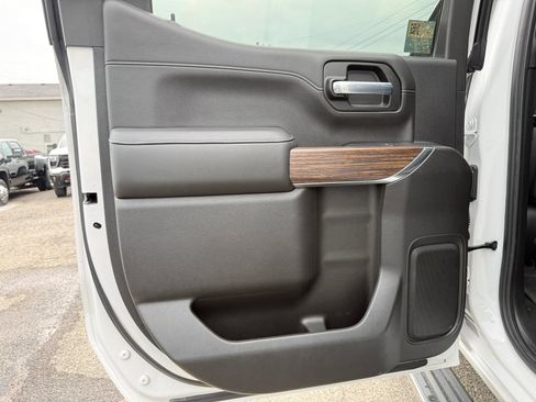 Used 2020 Chevrolet Silverado 1500 High Country w/ Technology Package AWD/4WD image 23