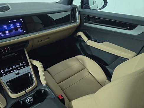 Certified 2026 Porsche Cayenne AWD/4WD image 26