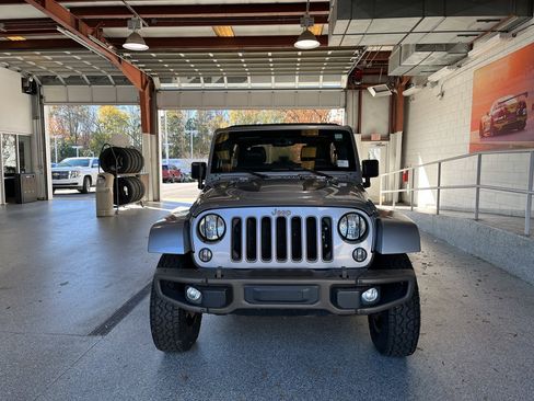 Used 2016 Jeep Wrangler Unlimited Sahara image 2