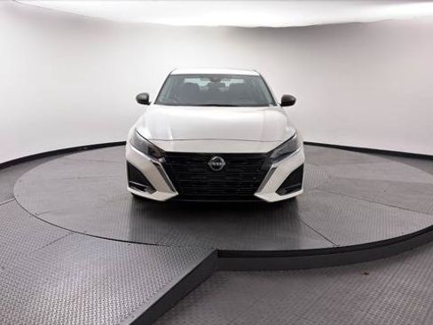 Used 2025 Nissan Altima 2.5 SV FWD image 9