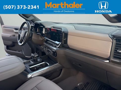 Used 2024 Chevrolet Silverado 1500 LTZ w/ LTZ Convenience Package II AWD/4WD image 18